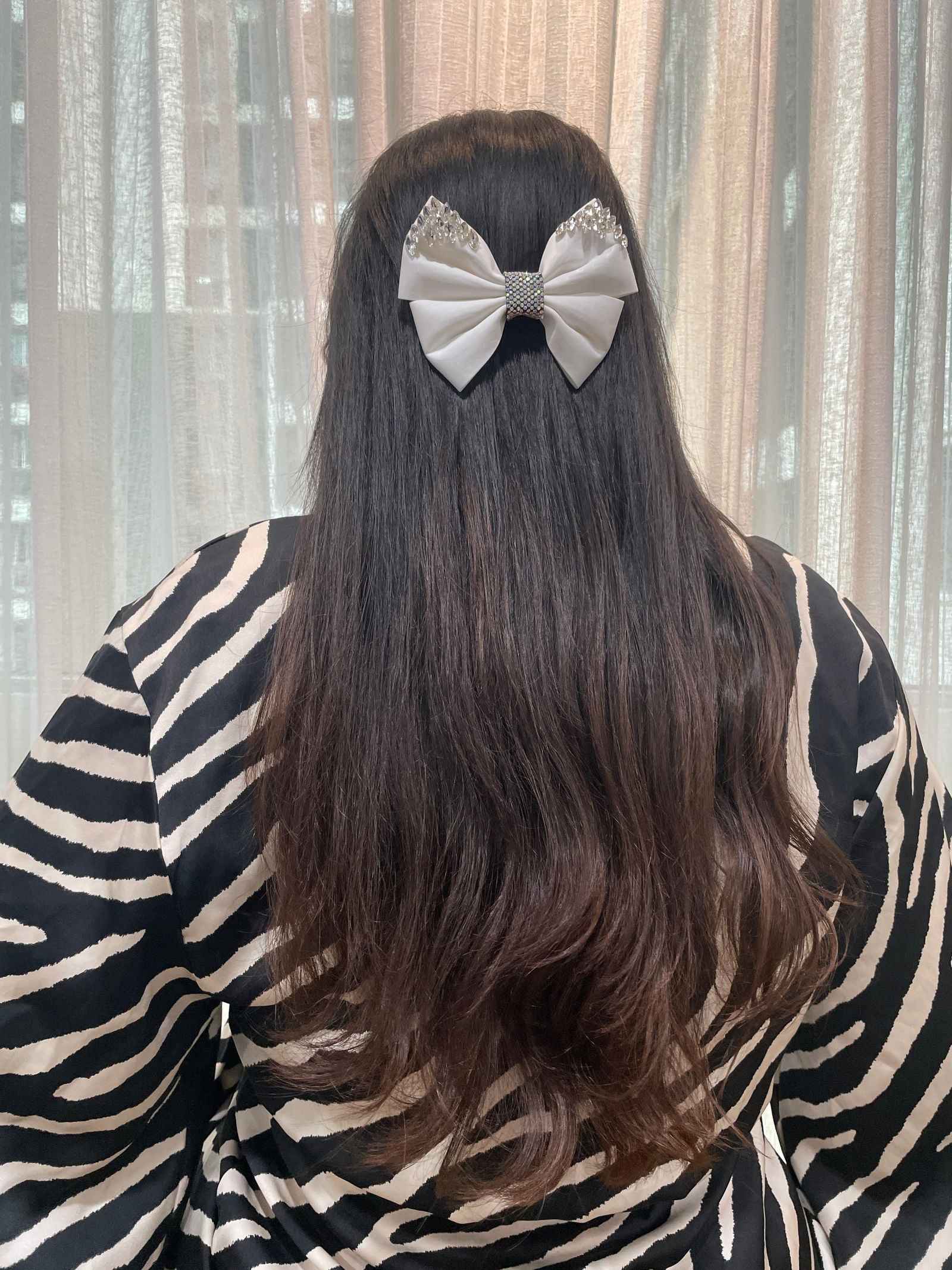 Miragge Emery Bow ~ White – Hair Accessory