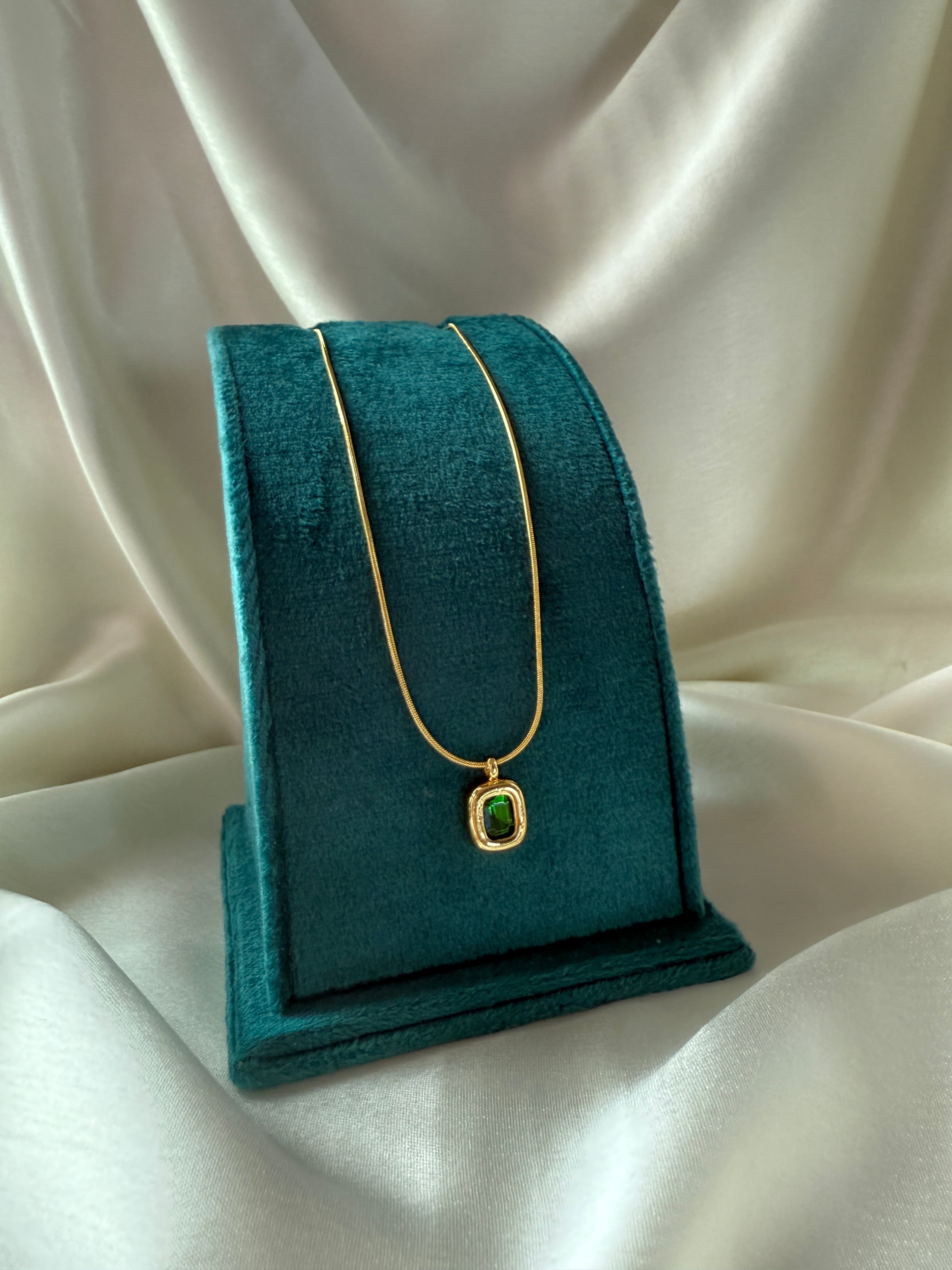 Emerald Neckchain