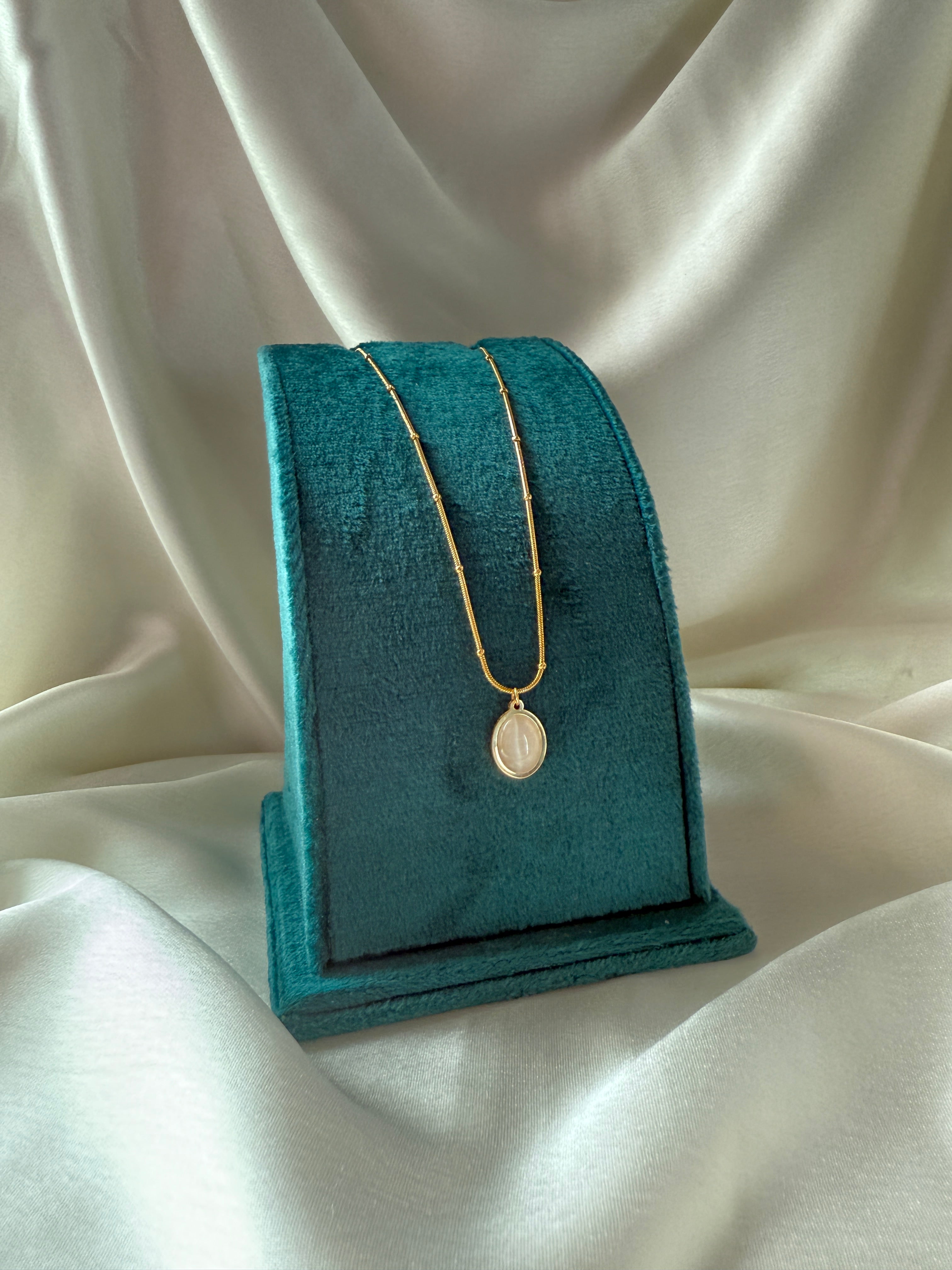 Delicate Opal Neckchain