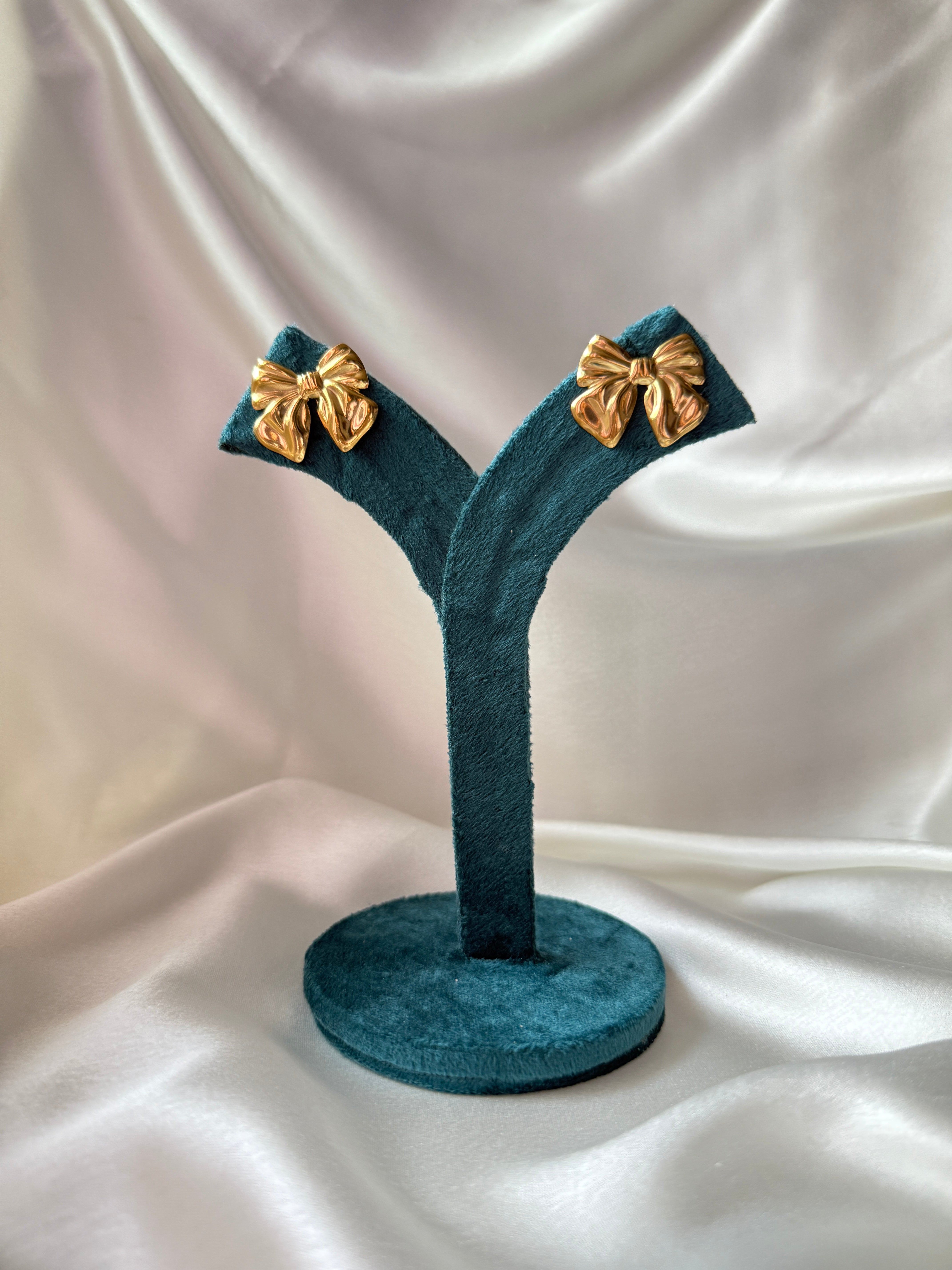 Big Bow Studs