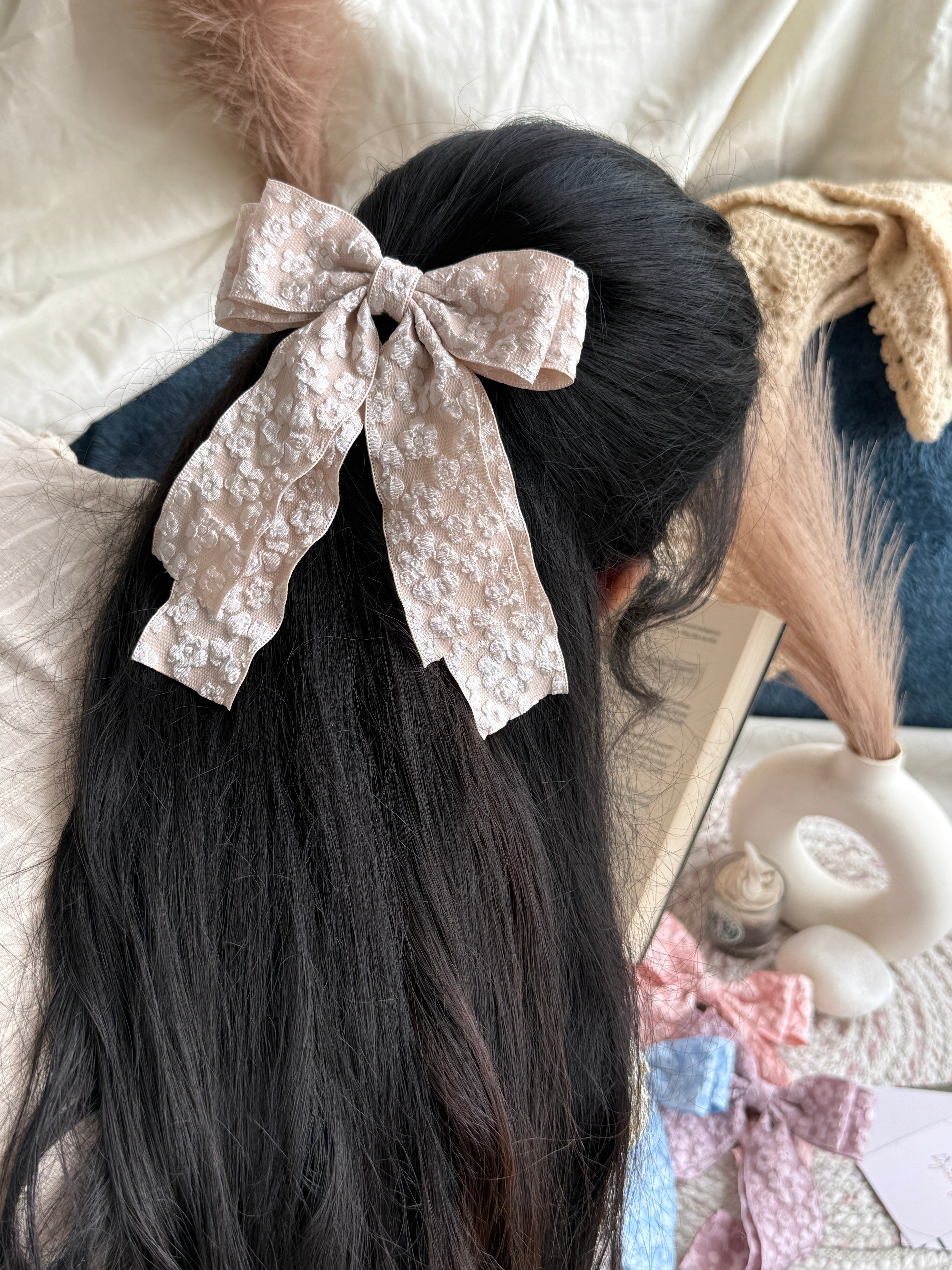 Beige Daisy Lace Bow