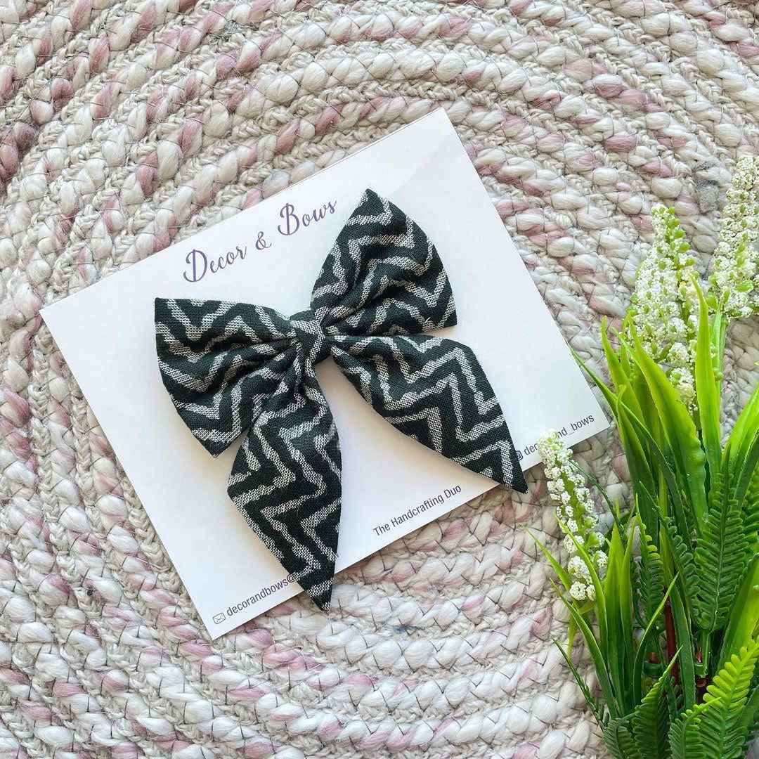 Miragge Pine Twist Fabtale Bow – Hair Accessory